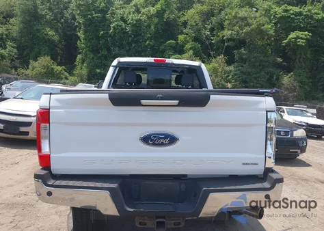 2017 Ford F-250 Lariat z USA, uszkodzony, nr VIN 1FT7X2B66HED47919